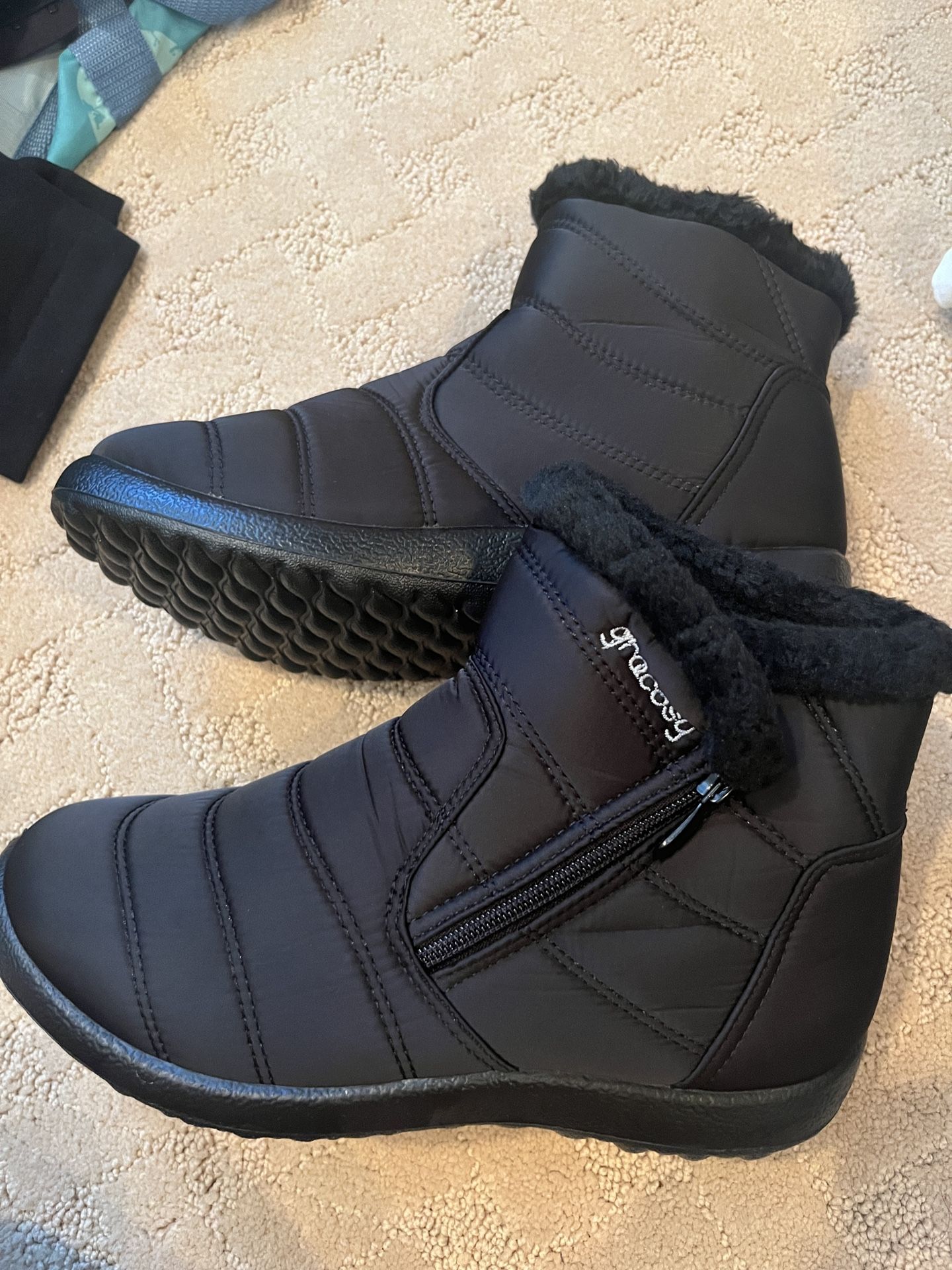 Gracosy Women Winter Boot Size 9 (41 CAN)