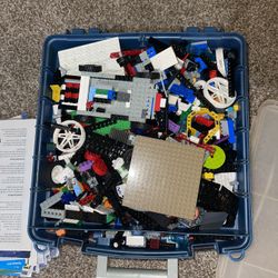 BULK LEGOS OVER 700 pieces 