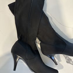Size 7 Women’s  Boot With Heel 