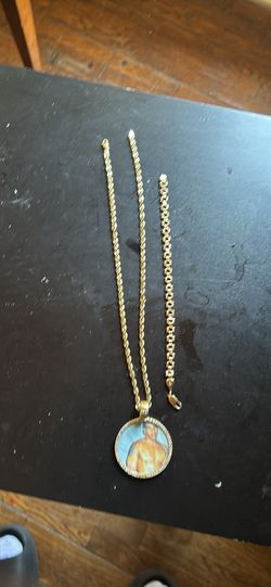 24Inch Diamond cut rope chain, rolex bracelet , 8 on 10 grills for whoever buys gold