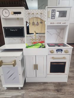 For sale toy kitchen