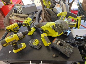 Ryobi 6 pieces 2 Battery's one charger