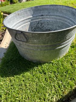 Metal tub