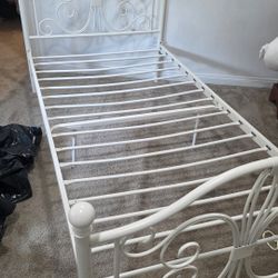 Used Bed Frame Twin  Size 78'x40',white,iron 