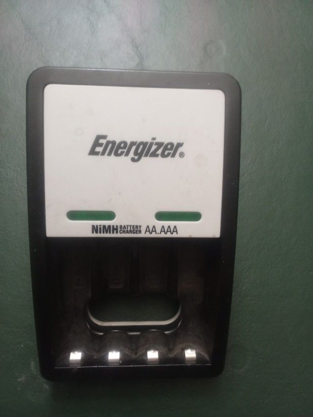 Energizer AA/AAA BATTERY CHARGER Plug In  Cash