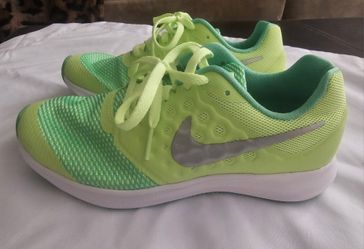 Nike Boys Girls DOWNSHIFTER 7 (PS) Kids shoes Size: 4Y