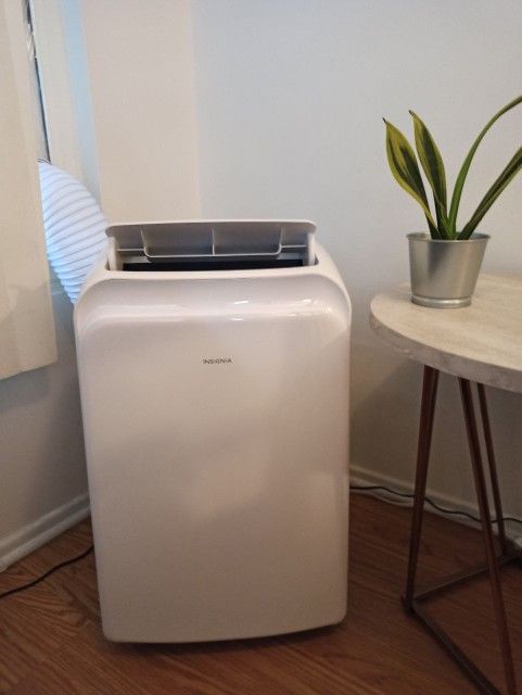 Insignia- 350 Sq.Ft. Portable Air Conditioner, White