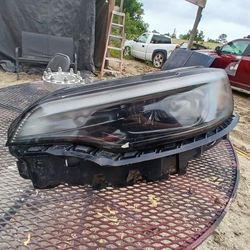 2020 jeep cheeroke front left light