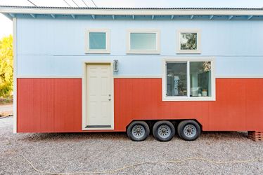 TINY HOUSE ON WHEELS PROFESSIONALLY BUILT W/ KITCHEN BATH LAUNDRY LOFT