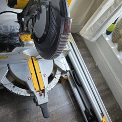 Dewalt mitter saw and horse saw