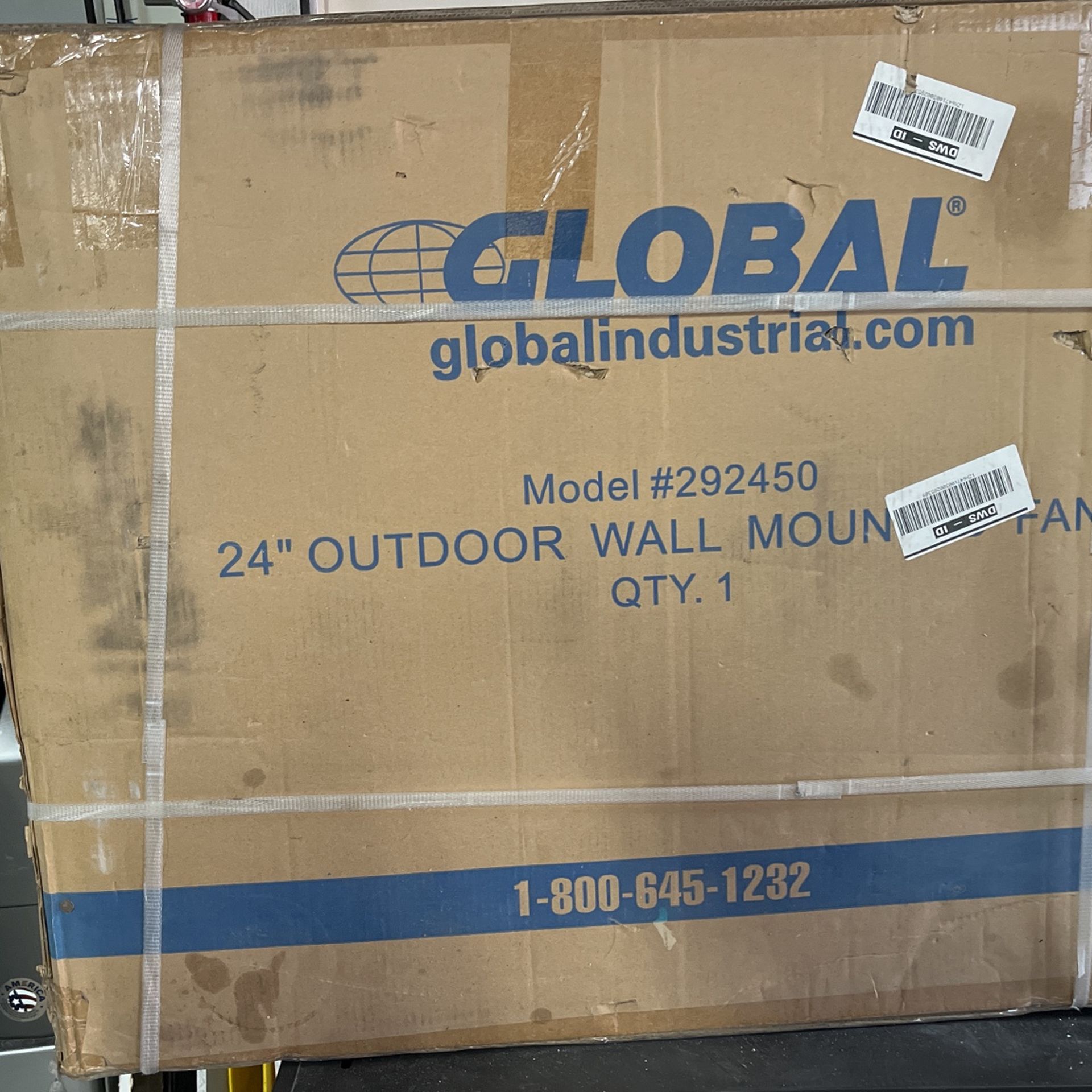 Global Industrial™ 24" Oscillating Wall Mount Fan