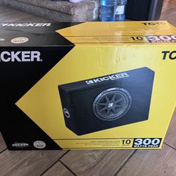 Kicker 10’ And Rockville Amp