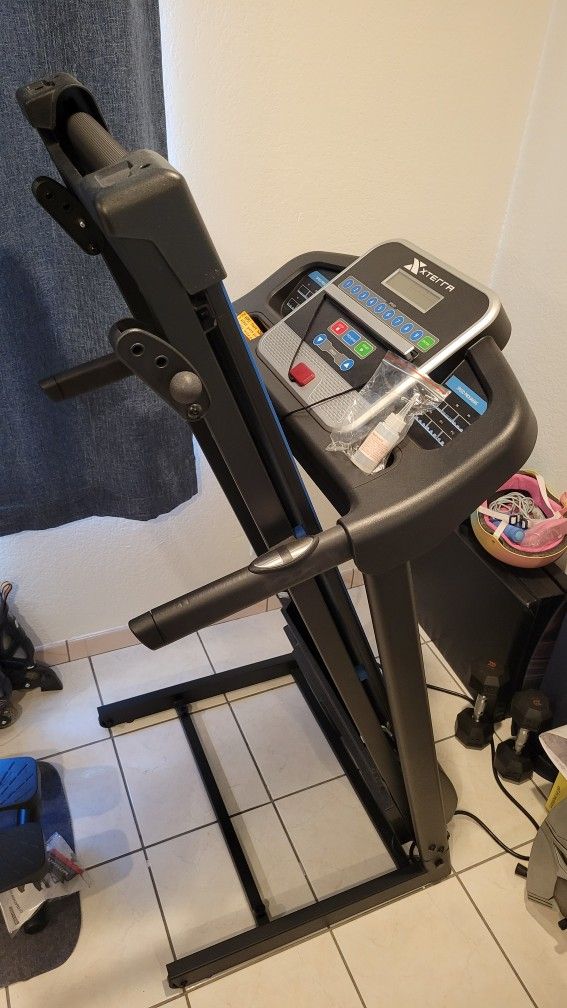 Xterra TR150 Treadmill - Slightly Used - Great Condition
