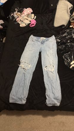 Hollister Low Rise Loose Jeans W26 – Light Wash Distressed/Ripped