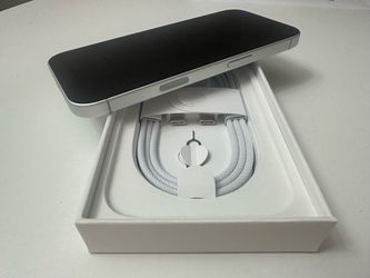 Apple iPhone 17 256GB A3520 International Version Unlocked – Open Box
