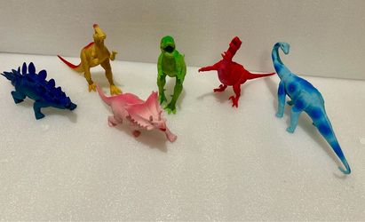 6 Dinosaur figures
