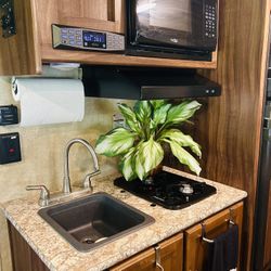 Camper - 2019 Coleman Clipper M-17FQS  - 26 ft
