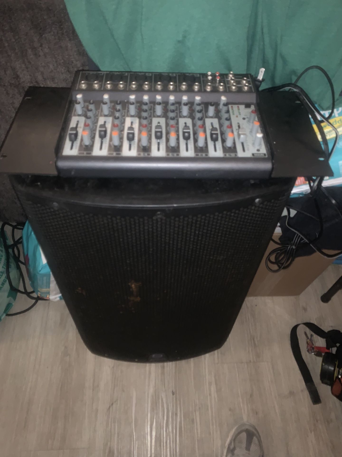 Mixer And Speaker With No Speaker Cables Works Perfectly Fine Just Bought New Ones