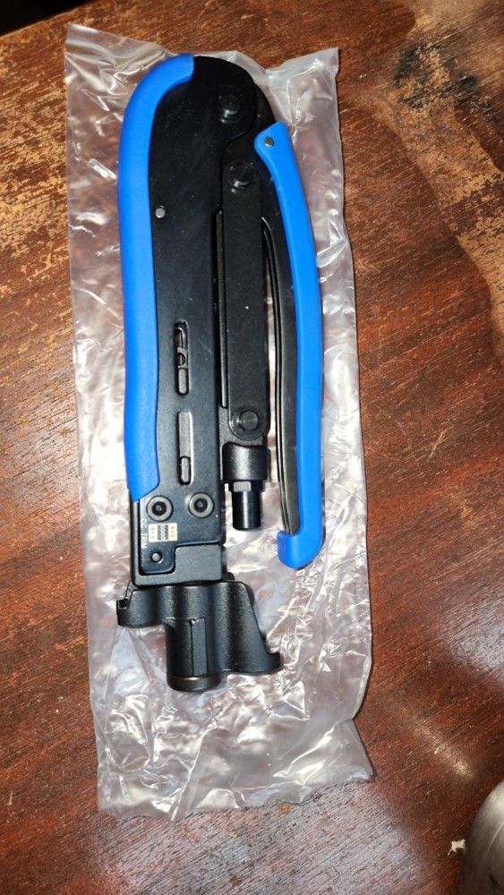 RG 6 AND RG11 COAXIAL CABLE CRIMPERS