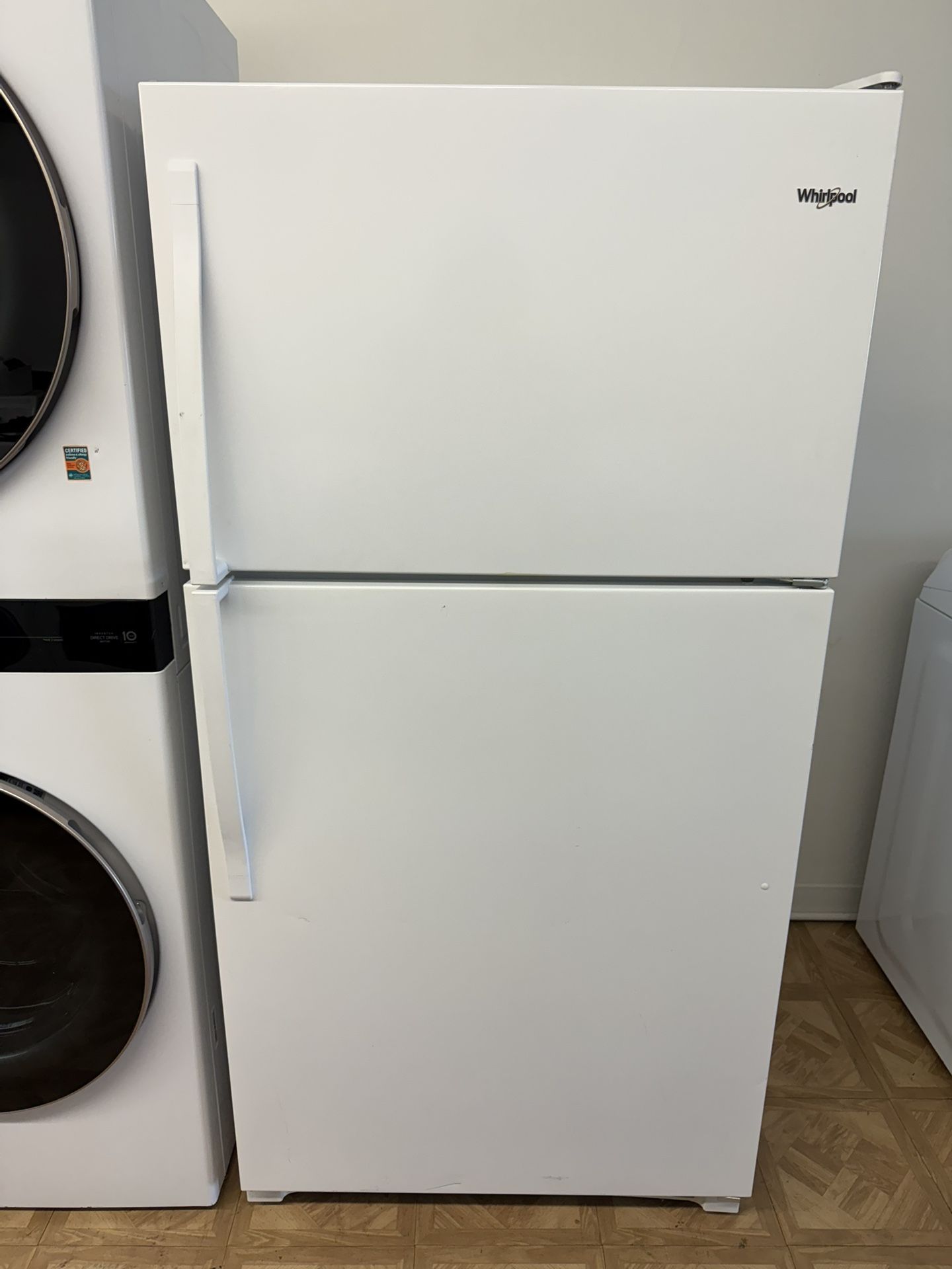 WHIRLPOOL TOP/BOTTOM REFRIGERATOR.