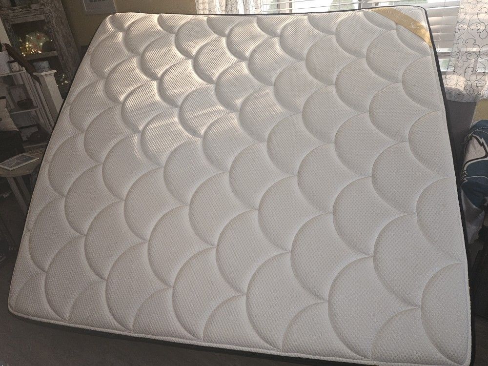 DreamCloud King Size Mattress