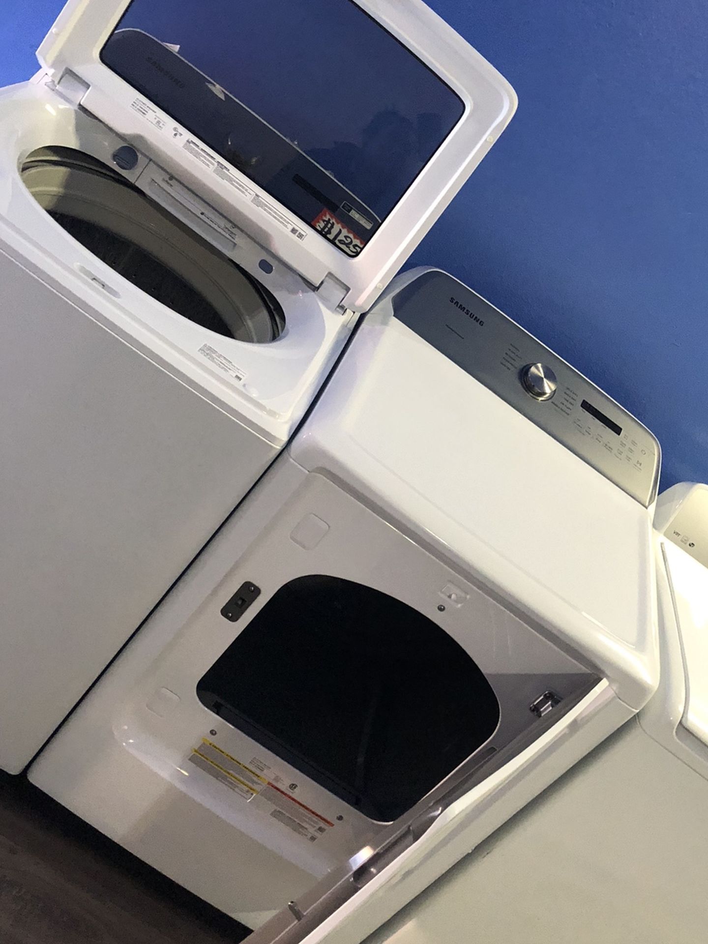 NEW SCRATCH AND DENT SAMSUNG FRONT LOAD WASHER AND DRYER SET WITH WARRANTY