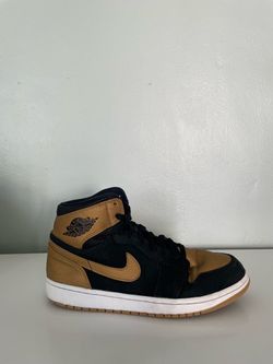 Air Jordan 1 Mid Black Gold Sneaker