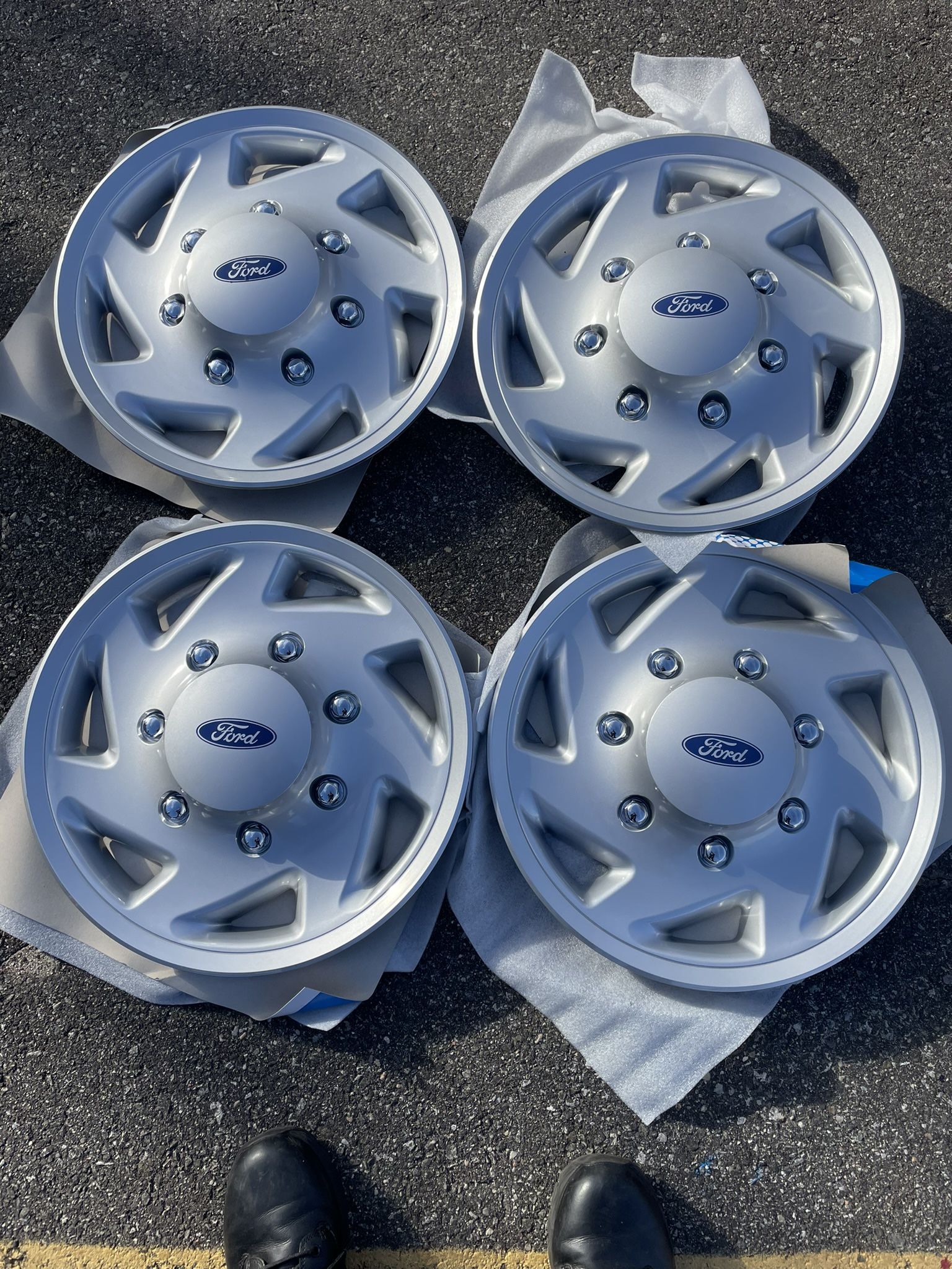 4 Hubcaps Ford Van E250- E350 16” Local Pick Up Only !