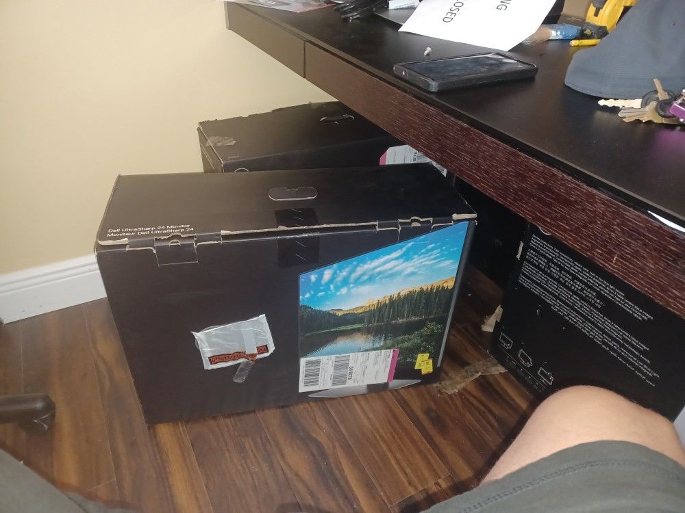 Dell Monitors 4-24s And 1 -27 "