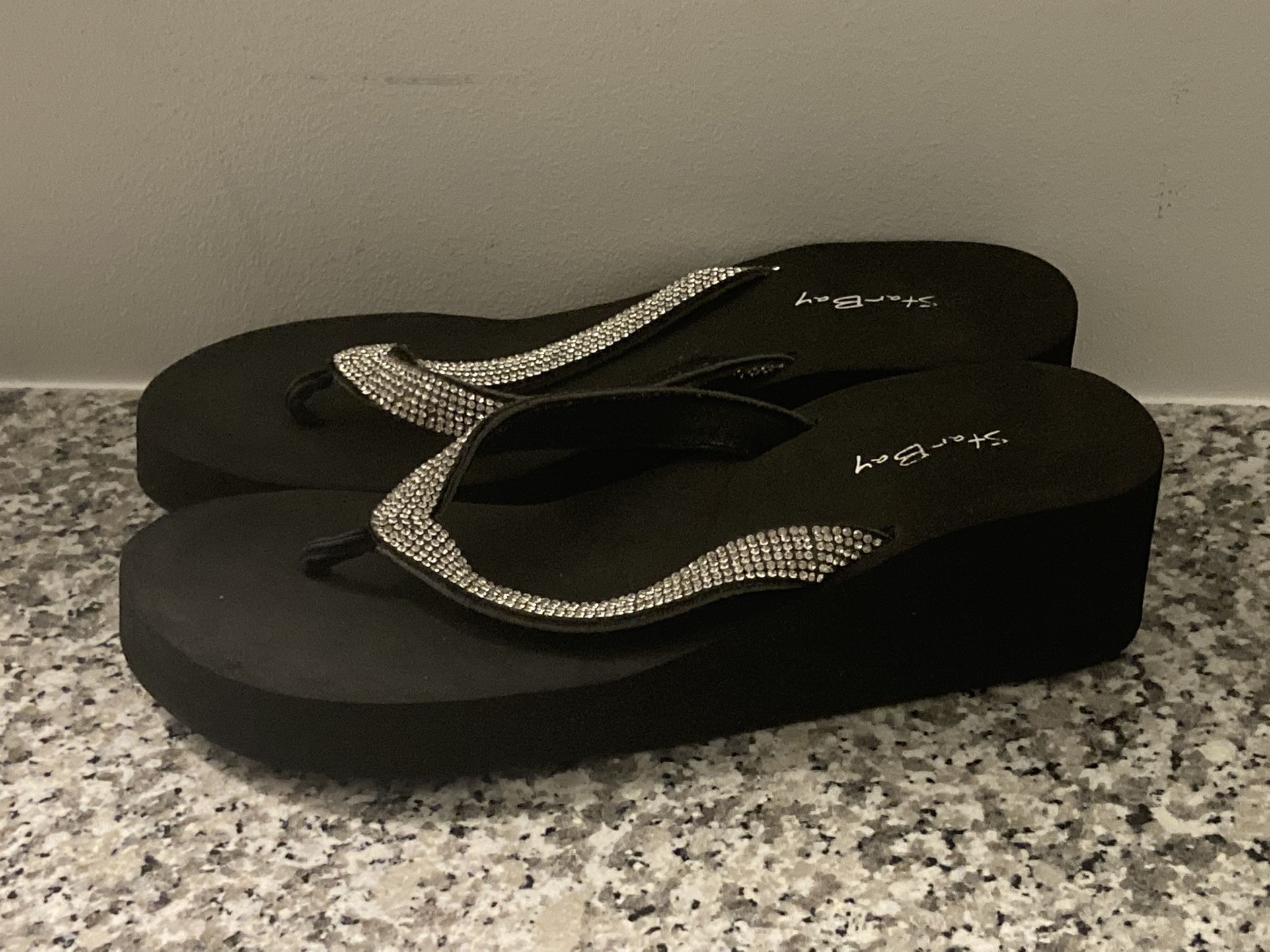 STAR BAY PLATFORM WEDGE THONG/FLIP FLOP SANDALS (WOMEN’S US 9/BLACK/SILVER) 🩴🩴