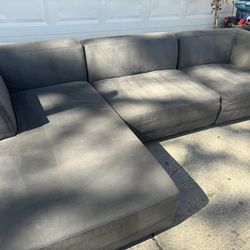 Free Delivery 🚚 Big Gray 3 Piece Sectional Couch 