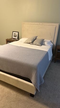 Bedroom set *MOVING OUT must go*