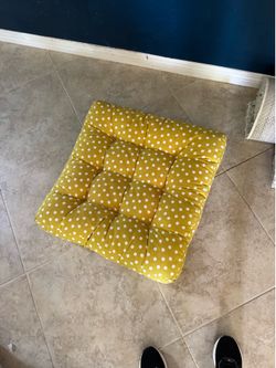 FREE seat floor cushion
