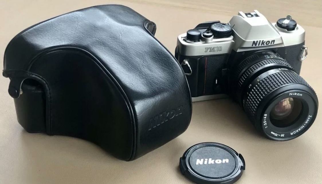 Nikon FM10 Film Camera With Bag