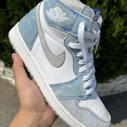 Jordan 1 Hyper Royal
