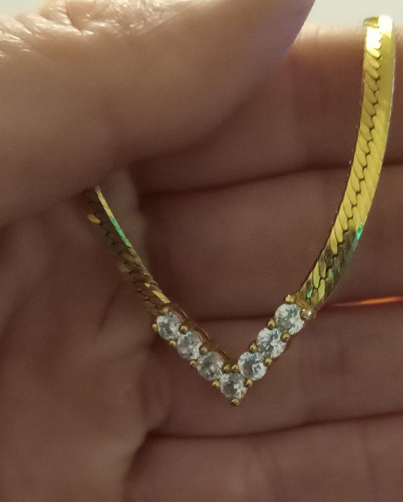 14 Karat Gold Chain With 7 -1/2  Karat Diamonds