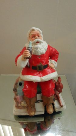 Coco Cola classic santa statue