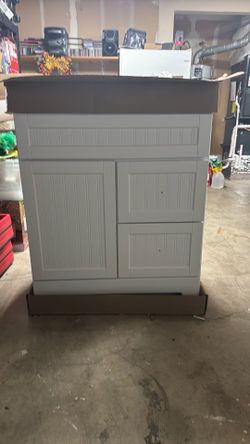 White Bathroom Vanity w/ white sink & Faucet