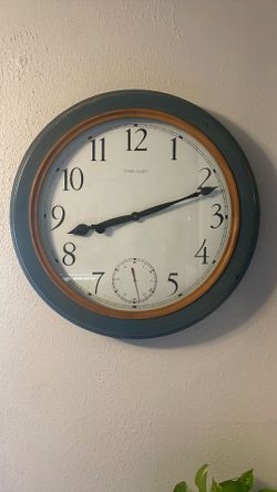 VINTAGE LARGE 24-1/2 IN. WIDE ETHAN ALLEN STAINED GREEN QUARTZ WALL CLOCK