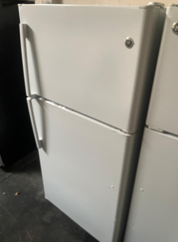 White Top Freezer Fridge – clean, glass shelves