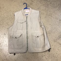 XL Hunting or fishing vest large pockets Very