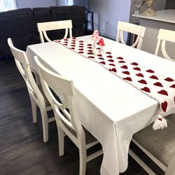 Table set with six matching chairs 