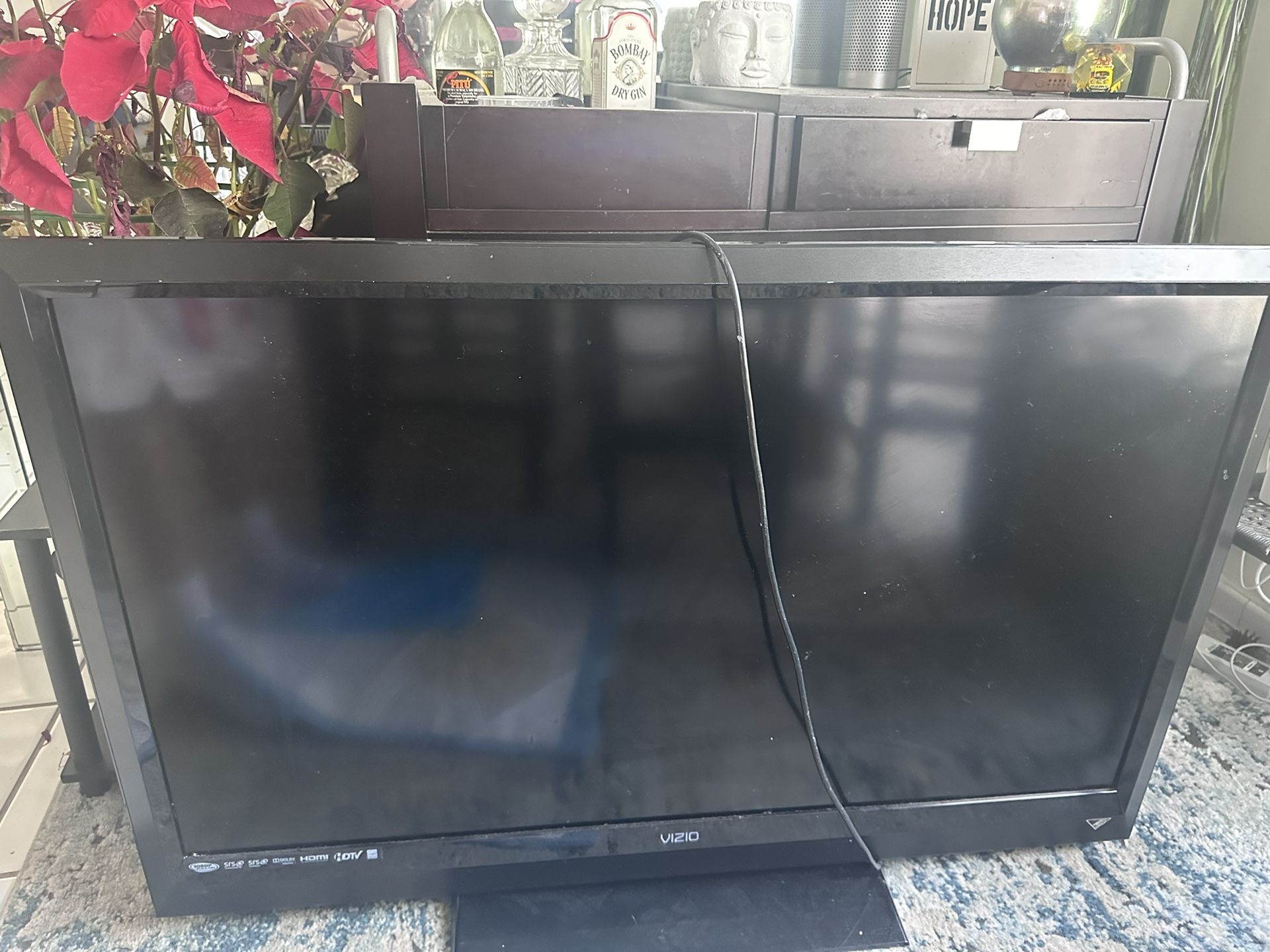 52” VIZIO TV USED BUT WORKS LIKE NEW