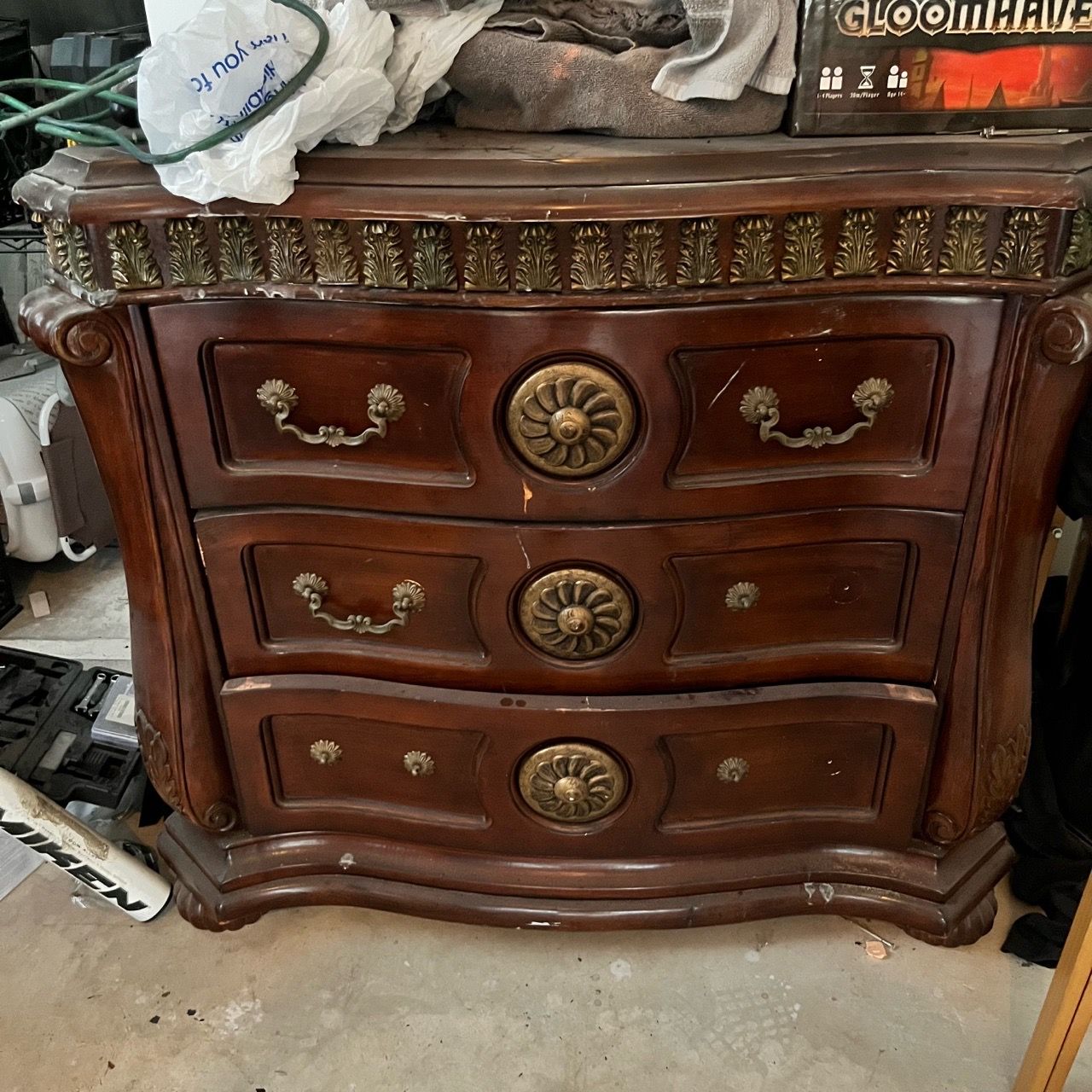 Free dresser for collection