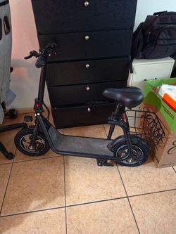 Gyroor C1 electric scooter