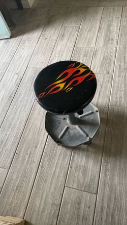 Shop stool with tray