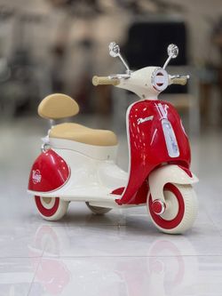 Luxury red and Yellow Vespa for your kids
