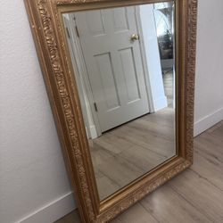 Large Gilded Mirror (33”x45”)