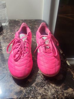 Adidas shoes soccer pink