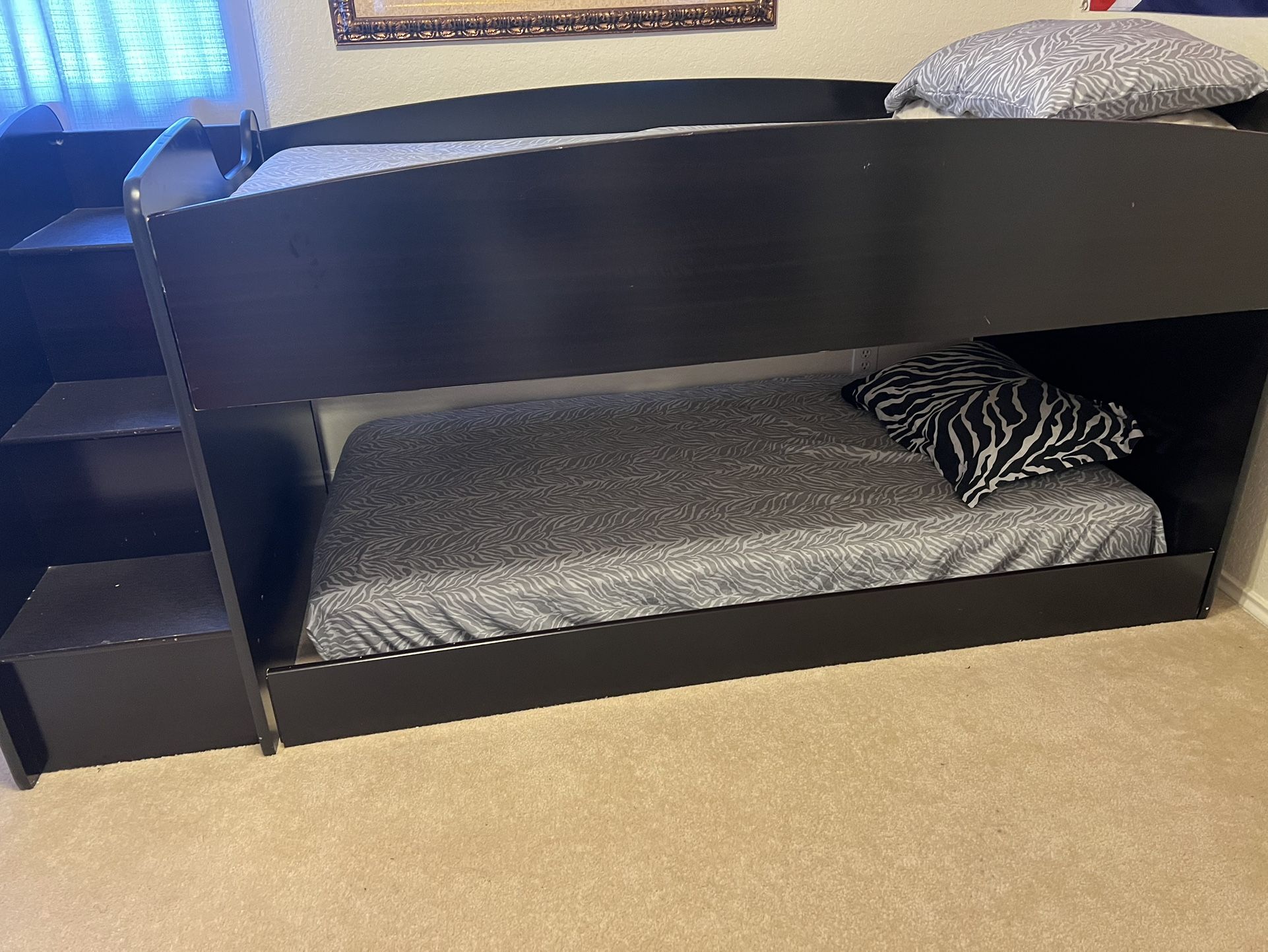 Beautiful Twin Bunk Bed (mattresses Not Include )